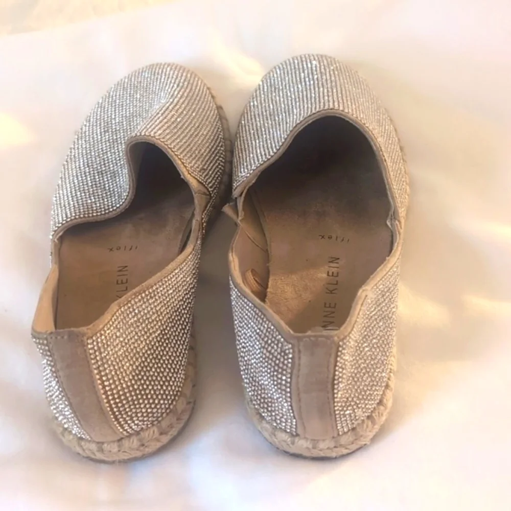 Anne Klein Women Flat Silver Slip-On Textile Elastic Glitter Size 8M